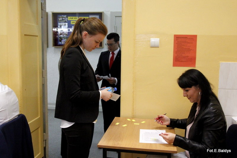 Maturzyści piszą język polski  (zdjęcia)