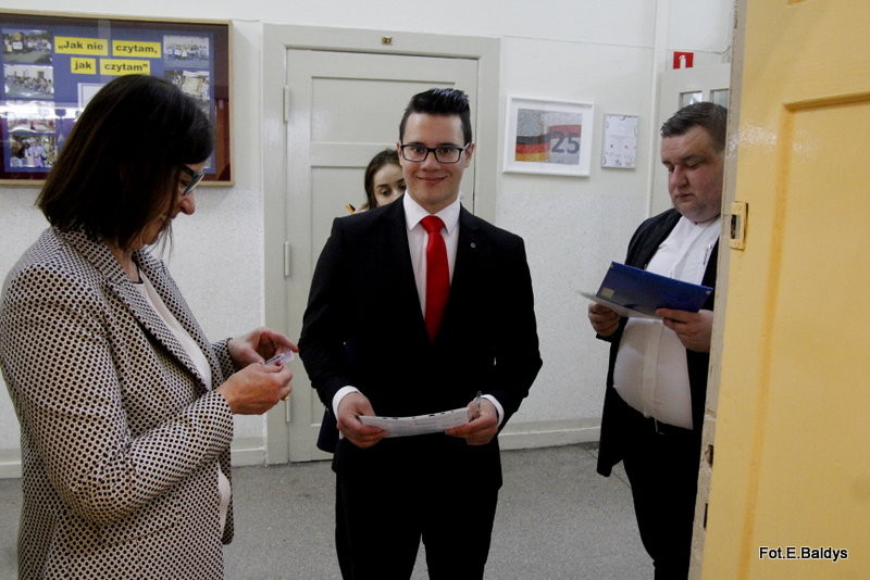 Maturzyści piszą język polski  (zdjęcia)