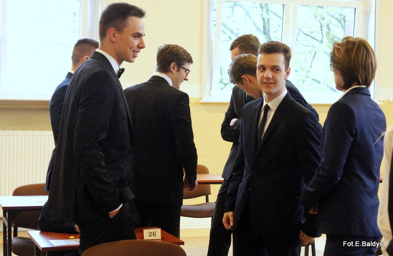 Maturzyści piszą język polski  (zdjęcia)