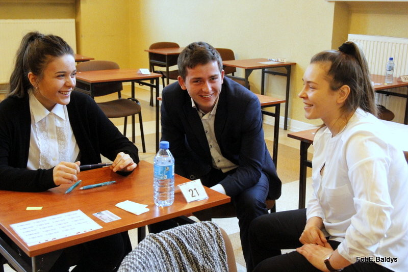 Maturzyści piszą język polski  (zdjęcia)