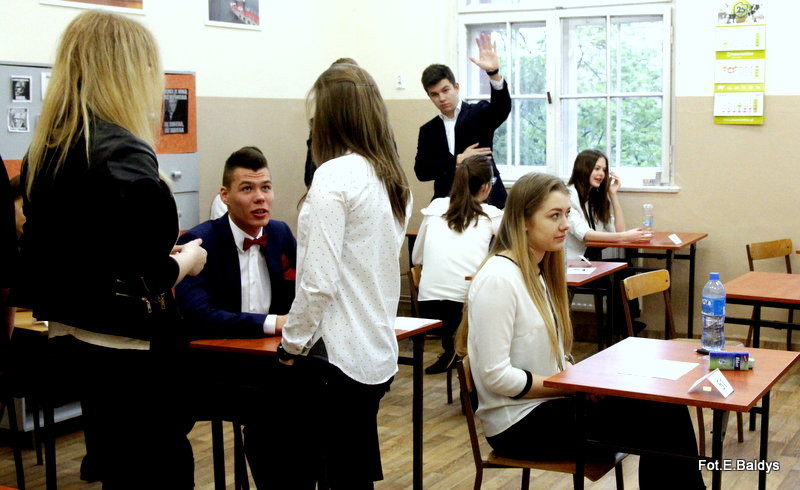 Maturzyści piszą język polski  (zdjęcia)