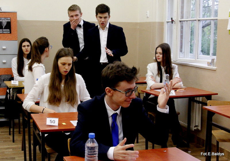 Maturzyści piszą język polski  (zdjęcia)
