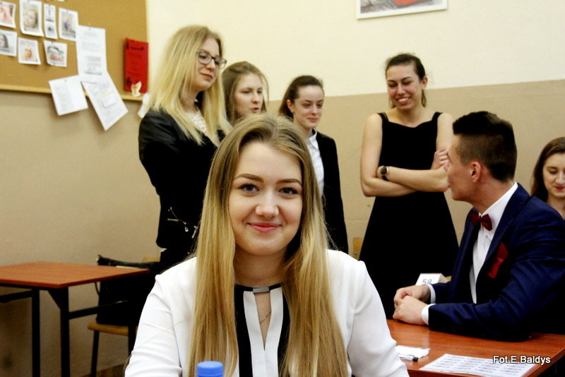 Maturzyści piszą język polski  (zdjęcia)
