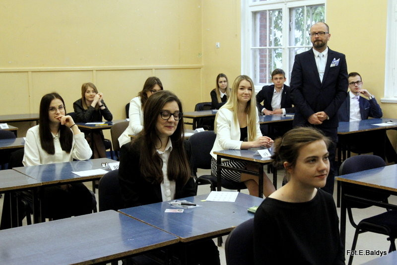 Maturzyści piszą język polski  (zdjęcia)