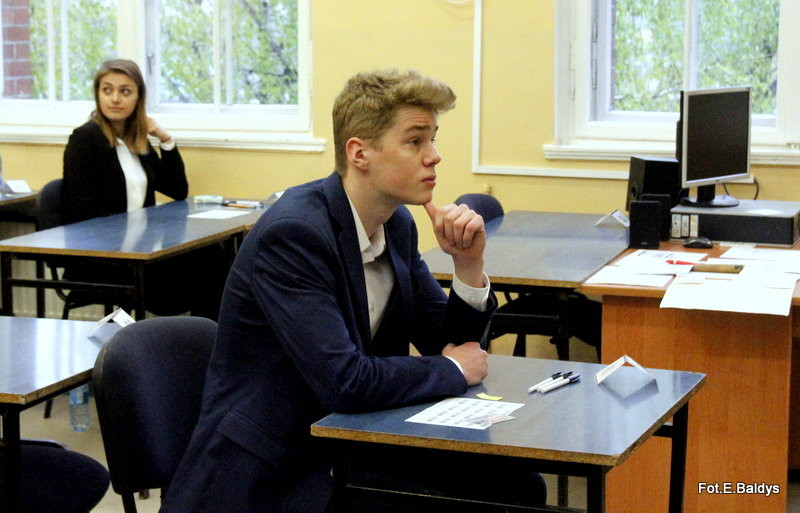 Maturzyści piszą język polski  (zdjęcia)