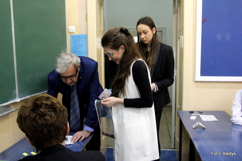 Maturzyści piszą język polski  (zdjęcia)