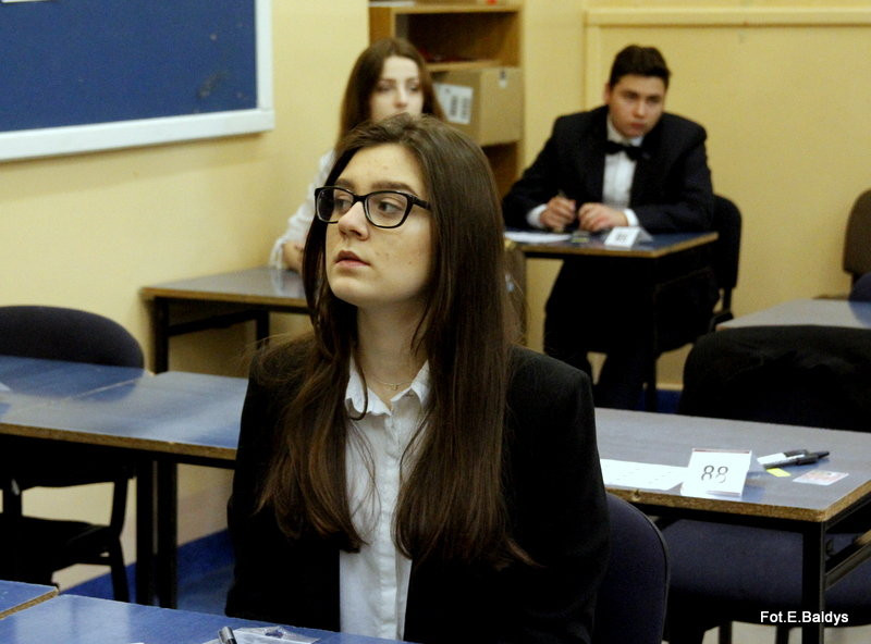 Maturzyści piszą język polski  (zdjęcia)