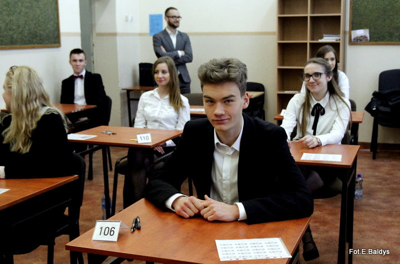 Maturzyści piszą język polski  (zdjęcia)