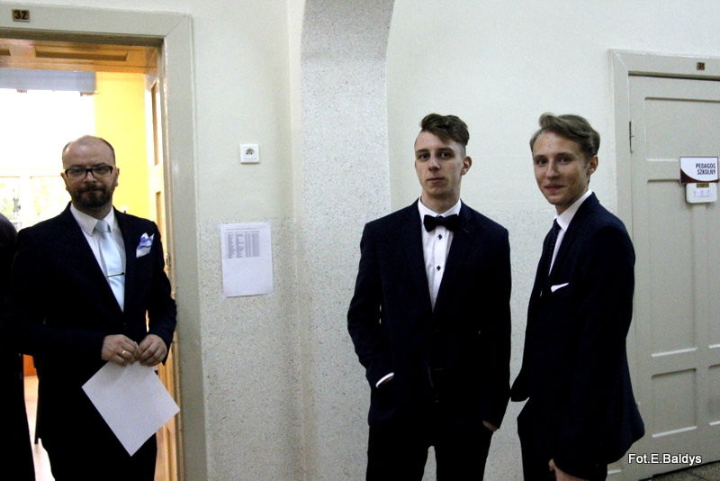 Maturzyści piszą język polski  (zdjęcia)