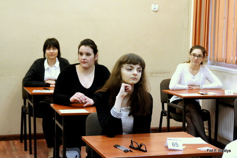 Maturzyści piszą język polski  (zdjęcia)