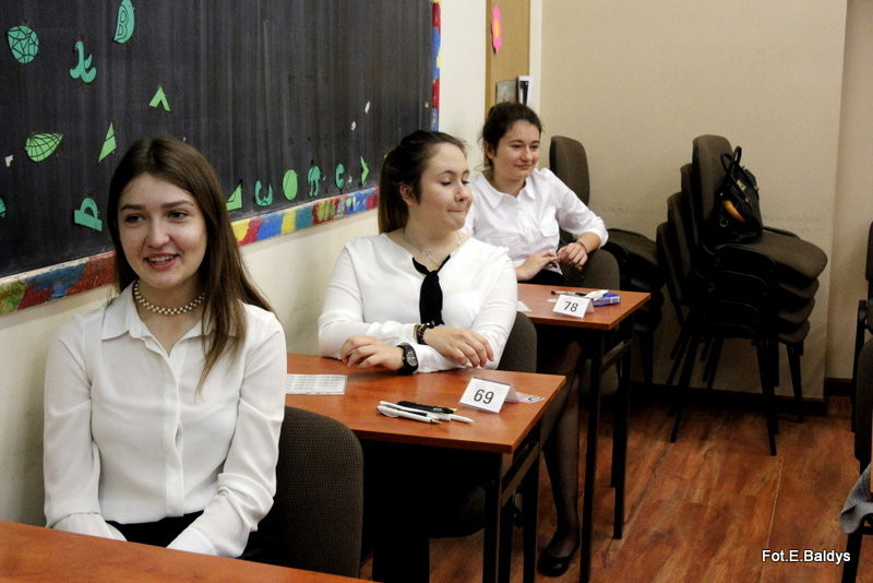 Maturzyści piszą język polski  (zdjęcia)