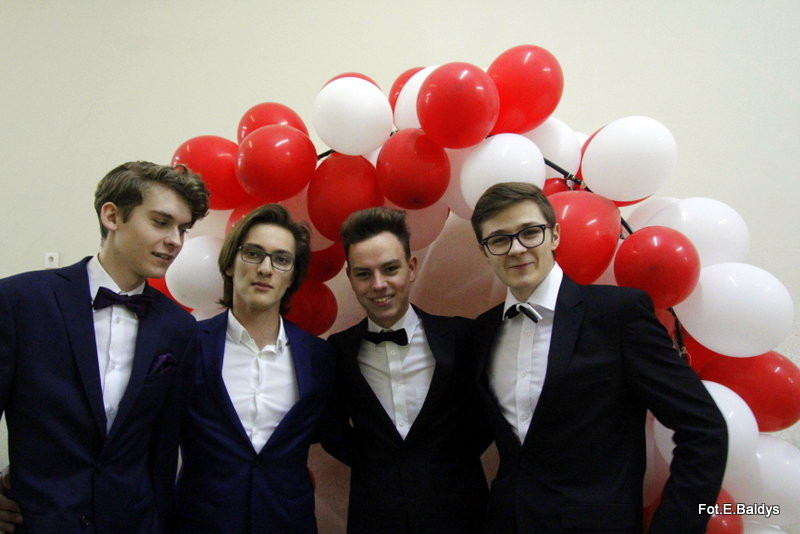 Maturzyści piszą język polski  (zdjęcia)