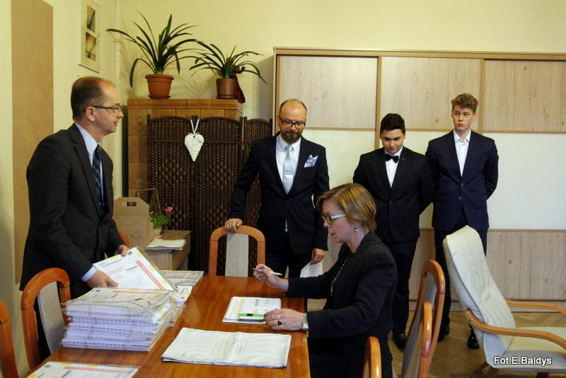 Maturzyści piszą język polski  (zdjęcia)