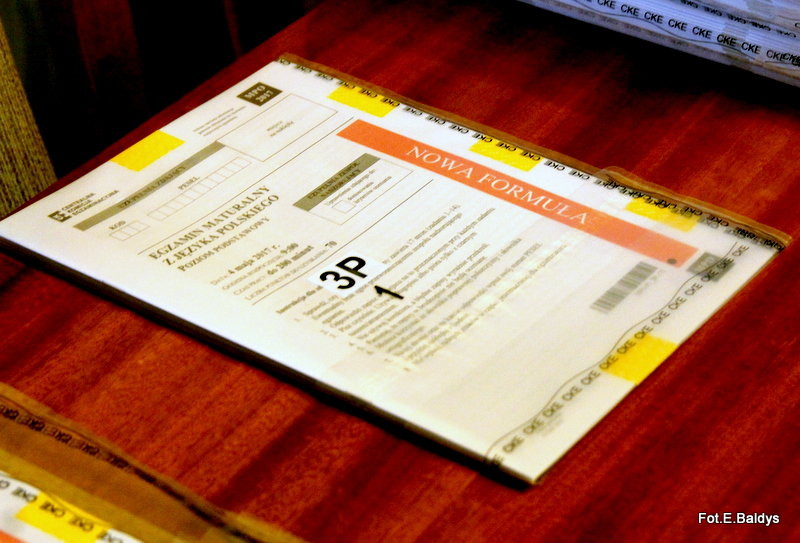 Maturzyści piszą język polski  (zdjęcia)