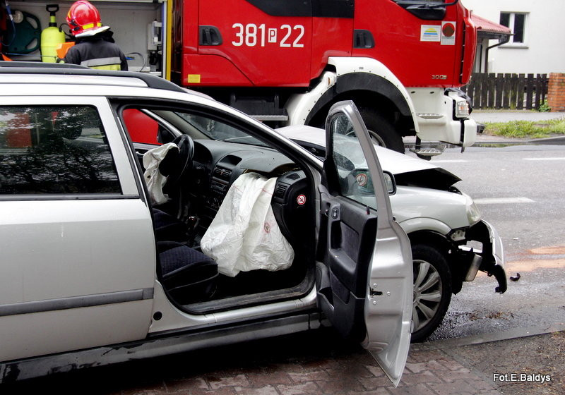 Zdarzenie trzech aut. Dwie osoby w szpitalu (wideo i zdjęcia)