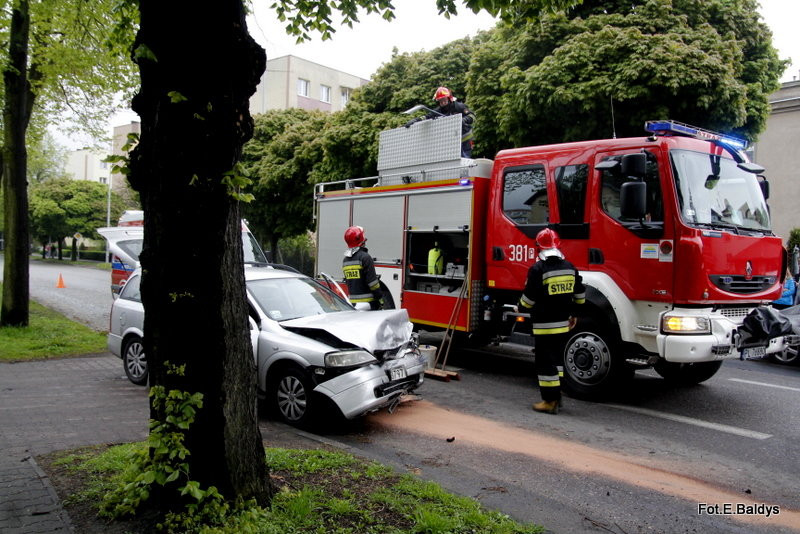 Zdarzenie trzech aut. Dwie osoby w szpitalu (wideo i zdjęcia)