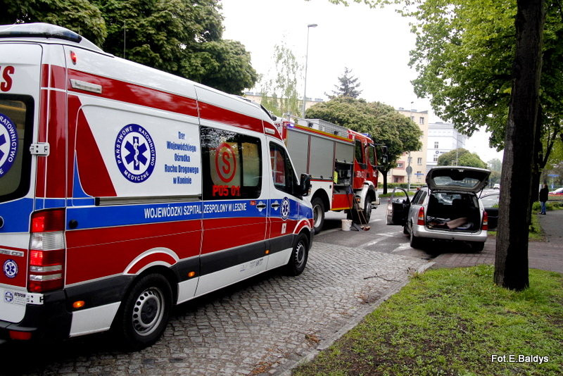 Zdarzenie trzech aut. Dwie osoby w szpitalu (wideo i zdjęcia)