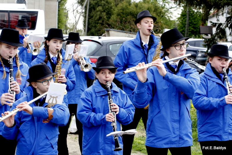 Sztandar dla Szkoły Podstawowej w Goniembicach (zdjęcia)