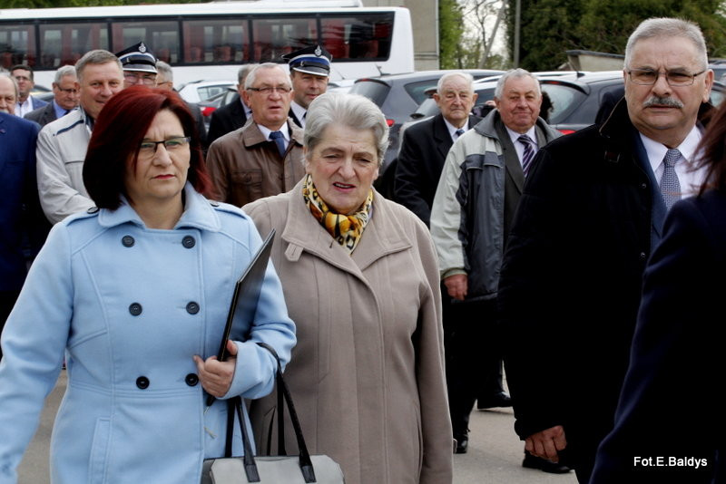 Sztandar dla Szkoły Podstawowej w Goniembicach (zdjęcia)