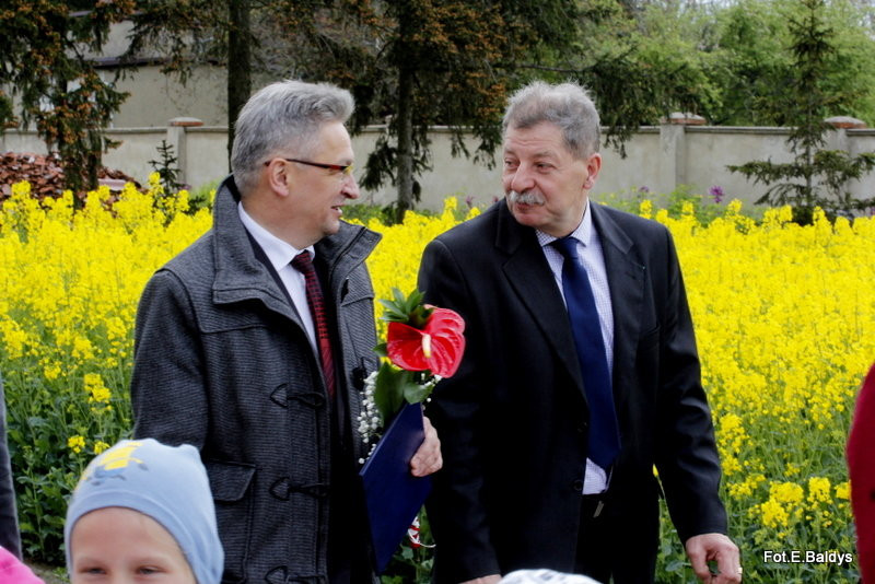 Sztandar dla Szkoły Podstawowej w Goniembicach (zdjęcia)