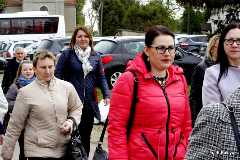 Sztandar dla Szkoły Podstawowej w Goniembicach (zdjęcia)