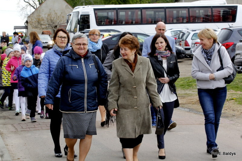 Sztandar dla Szkoły Podstawowej w Goniembicach (zdjęcia)