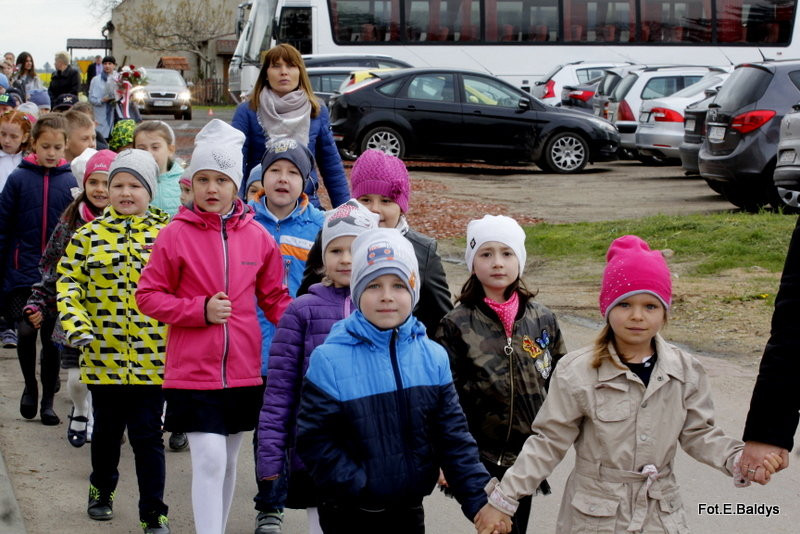 Sztandar dla Szkoły Podstawowej w Goniembicach (zdjęcia)