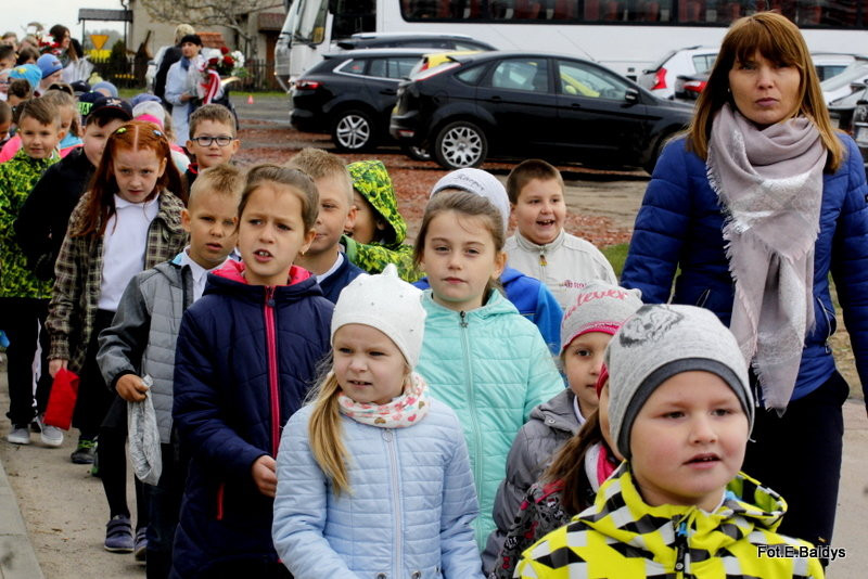 Sztandar dla Szkoły Podstawowej w Goniembicach (zdjęcia)