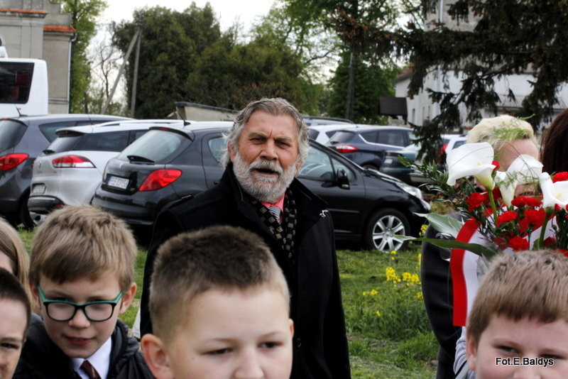 Sztandar dla Szkoły Podstawowej w Goniembicach (zdjęcia)