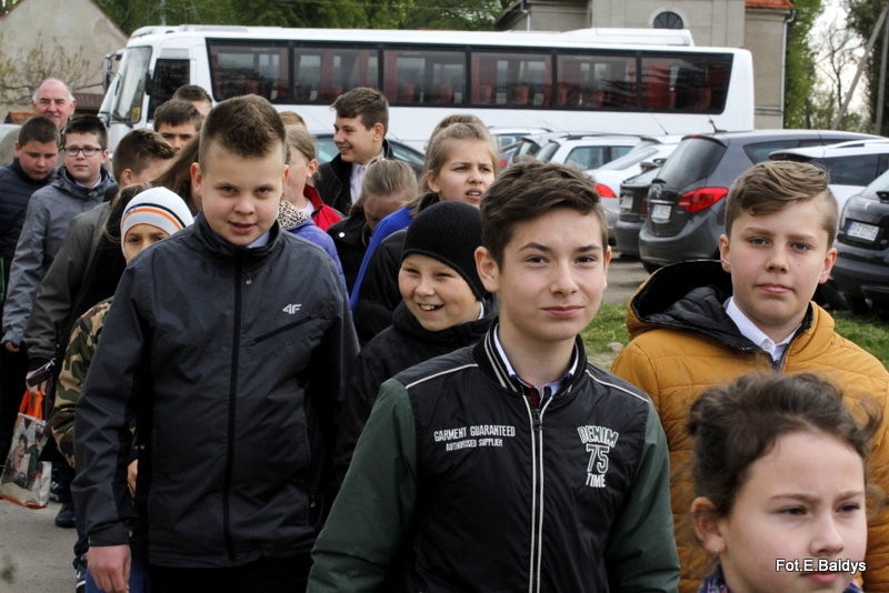 Sztandar dla Szkoły Podstawowej w Goniembicach (zdjęcia)