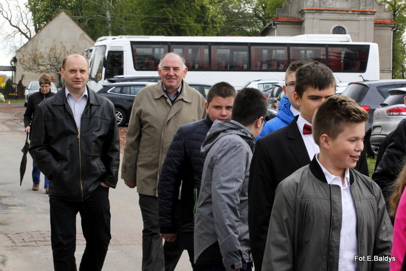 Sztandar dla Szkoły Podstawowej w Goniembicach (zdjęcia)