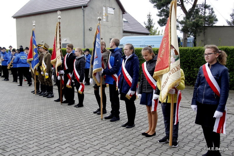Sztandar dla Szkoły Podstawowej w Goniembicach (zdjęcia)