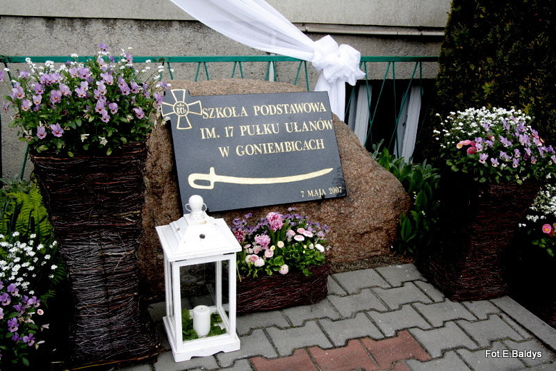 Sztandar dla Szkoły Podstawowej w Goniembicach (zdjęcia)