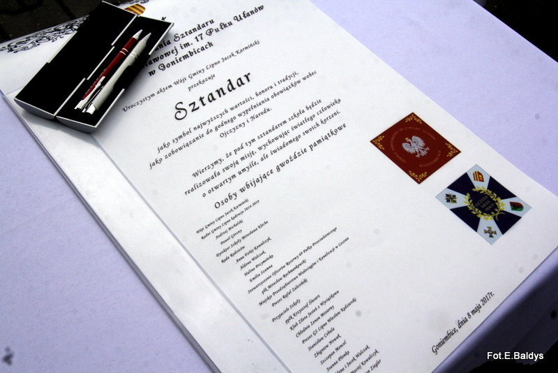 Sztandar dla Szkoły Podstawowej w Goniembicach (zdjęcia)