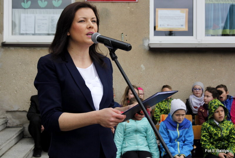 Sztandar dla Szkoły Podstawowej w Goniembicach (zdjęcia)