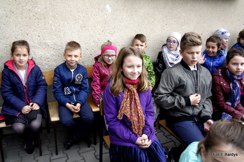 Sztandar dla Szkoły Podstawowej w Goniembicach (zdjęcia)