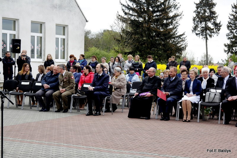 Sztandar dla Szkoły Podstawowej w Goniembicach (zdjęcia)