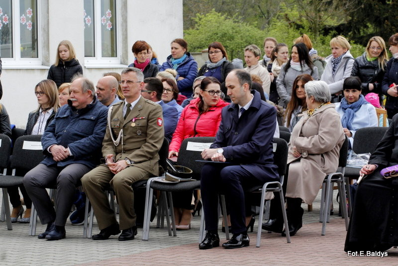 Sztandar dla Szkoły Podstawowej w Goniembicach (zdjęcia)