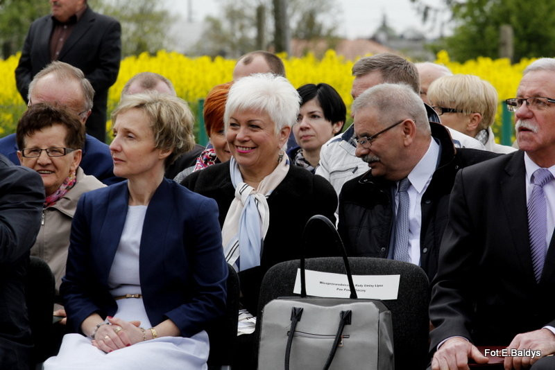 Sztandar dla Szkoły Podstawowej w Goniembicach (zdjęcia)