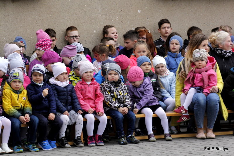 Sztandar dla Szkoły Podstawowej w Goniembicach (zdjęcia)