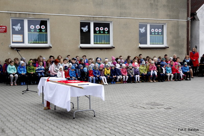 Sztandar dla Szkoły Podstawowej w Goniembicach (zdjęcia)