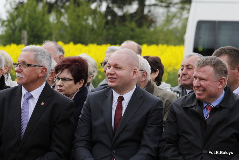 Sztandar dla Szkoły Podstawowej w Goniembicach (zdjęcia)