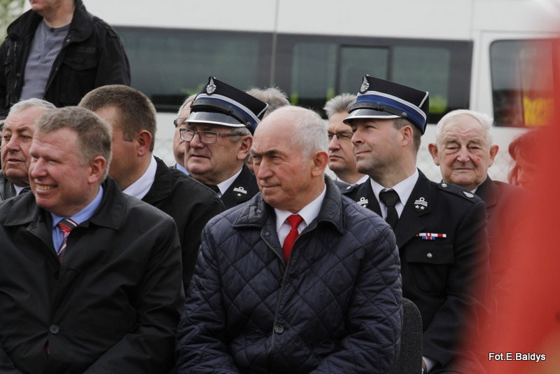Sztandar dla Szkoły Podstawowej w Goniembicach (zdjęcia)
