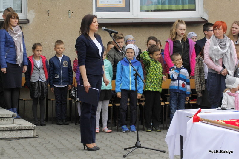 Sztandar dla Szkoły Podstawowej w Goniembicach (zdjęcia)
