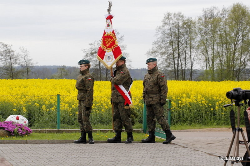 Sztandar dla Szkoły Podstawowej w Goniembicach (zdjęcia)