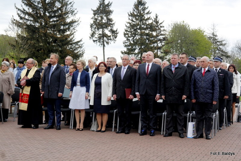 Sztandar dla Szkoły Podstawowej w Goniembicach (zdjęcia)