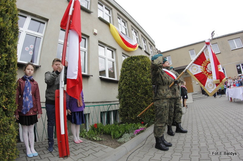 Sztandar dla Szkoły Podstawowej w Goniembicach (zdjęcia)