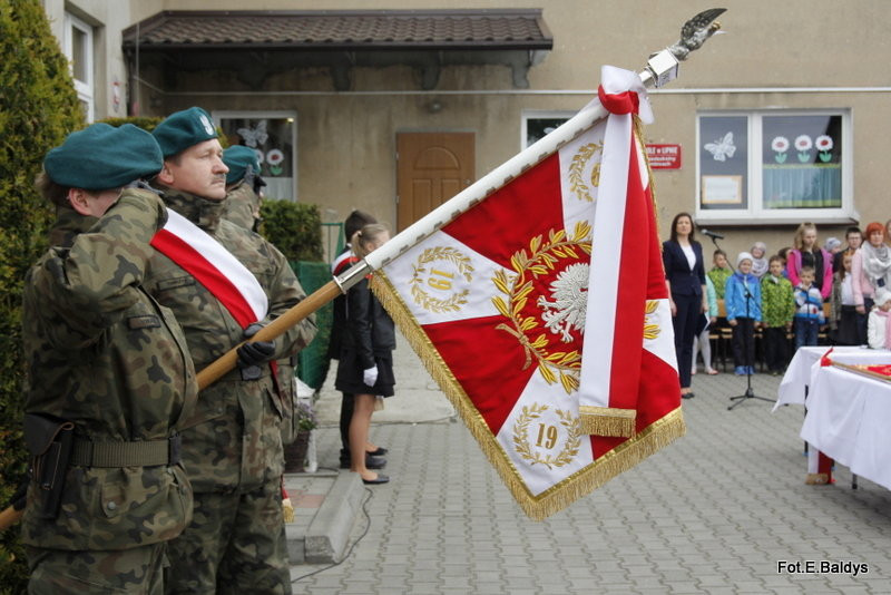 Sztandar dla Szkoły Podstawowej w Goniembicach (zdjęcia)