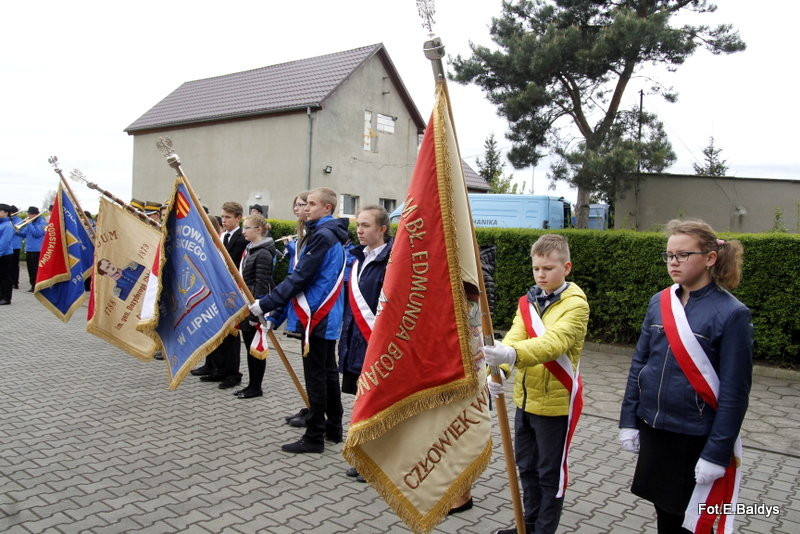 Sztandar dla Szkoły Podstawowej w Goniembicach (zdjęcia)