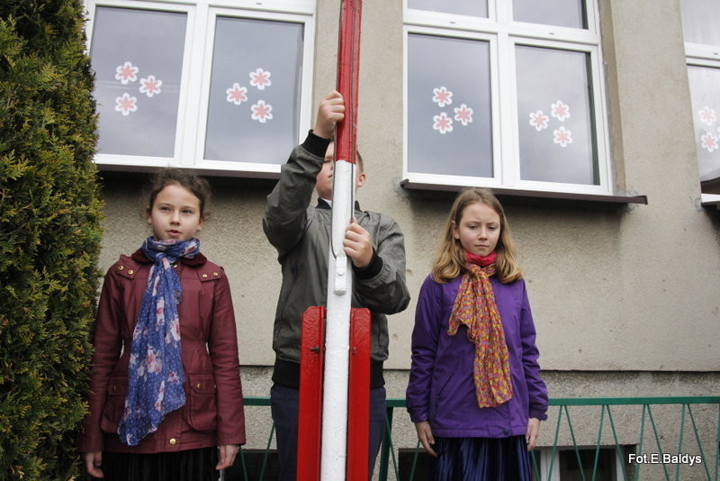 Sztandar dla Szkoły Podstawowej w Goniembicach (zdjęcia)